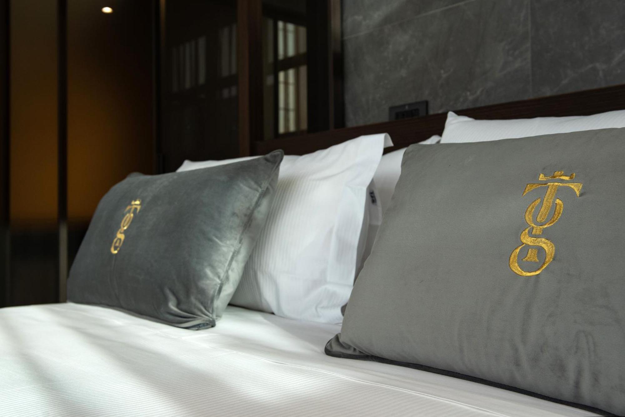 Gold Tower Lifestyle Hotel Nápoly Szoba fotó